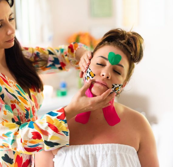 Terapia manualna twarzy